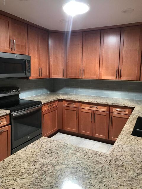 LL full kitchen