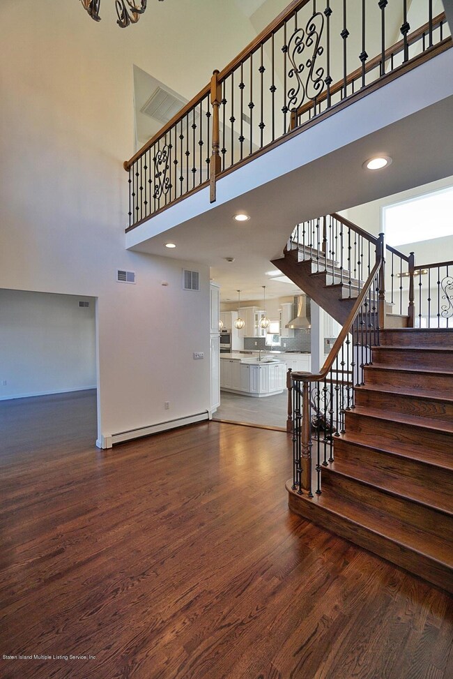 (6) Entry Foyer