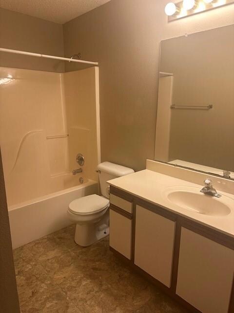 132 N Crest Dr, Raymore, MO 64083 - photo 4