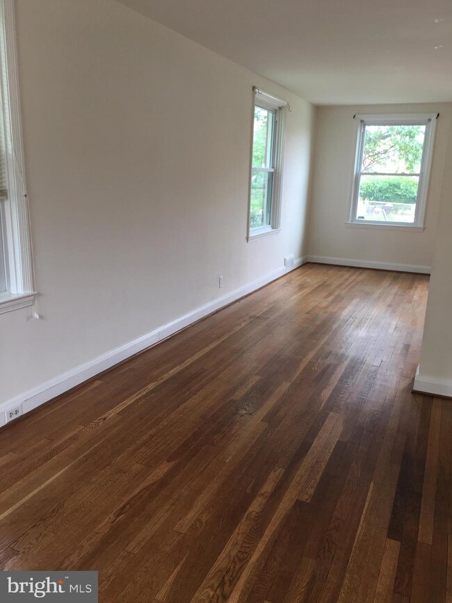 8423 Water Oak Rd, Parkville, MD 21234 - photo 6