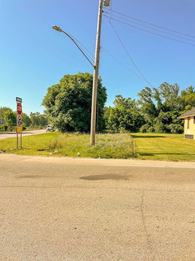 992 Highland Ave, Benton Harbor, MI 49022 - photo 2