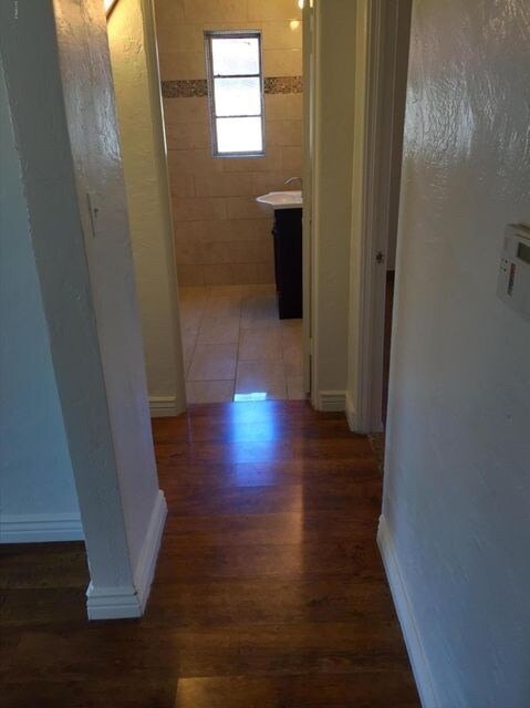 Hallway to bedrooms/bathroom