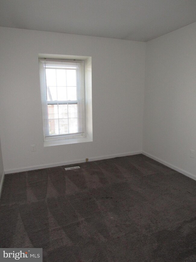 8220 Greenspire Terrace, Hyattsville, MD 20783 - photo 7