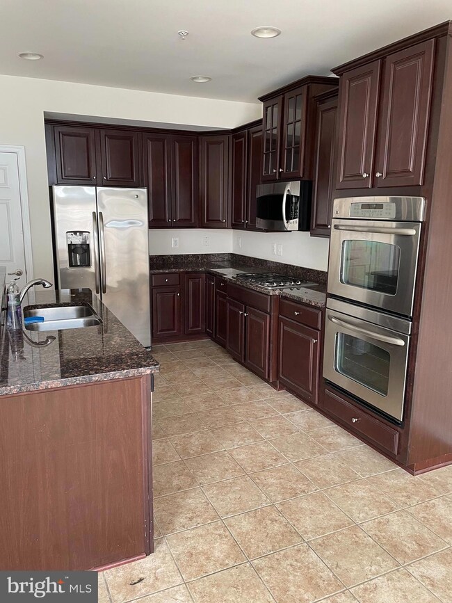 15177 Leicestershire St unit 45, Woodbridge, VA 22191 - photo 3