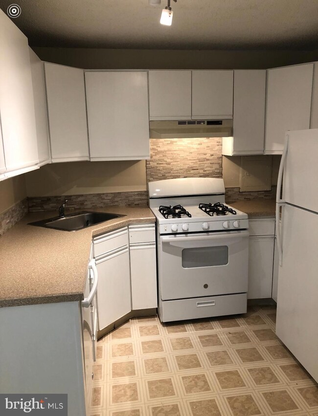 Radnor House unit 926, Bryn Mawr, PA 19010 - photo 6