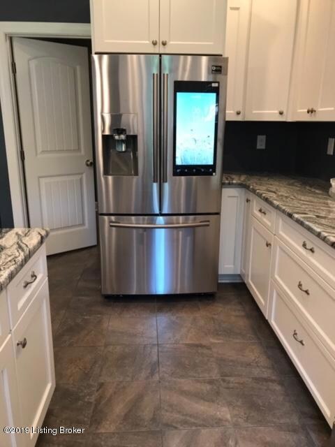 5406 E Manslick Rd, Louisville, KY 40219 - photo 7