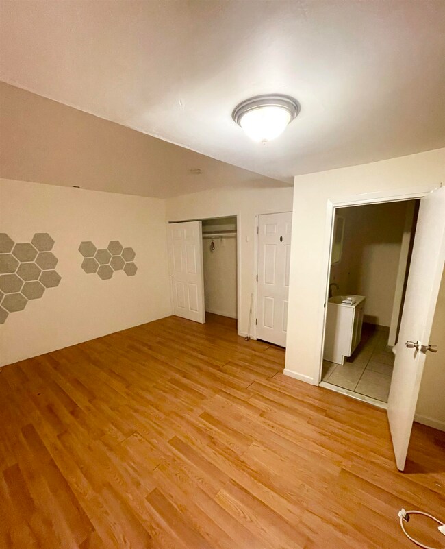 687 Summit Ave, Jersey City, NJ 07306 - photo 4