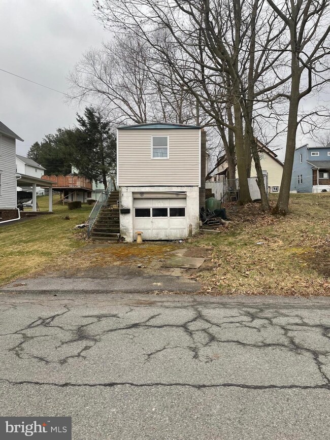 144 E Pine St, Dunmore, PA 18512 - photo 3