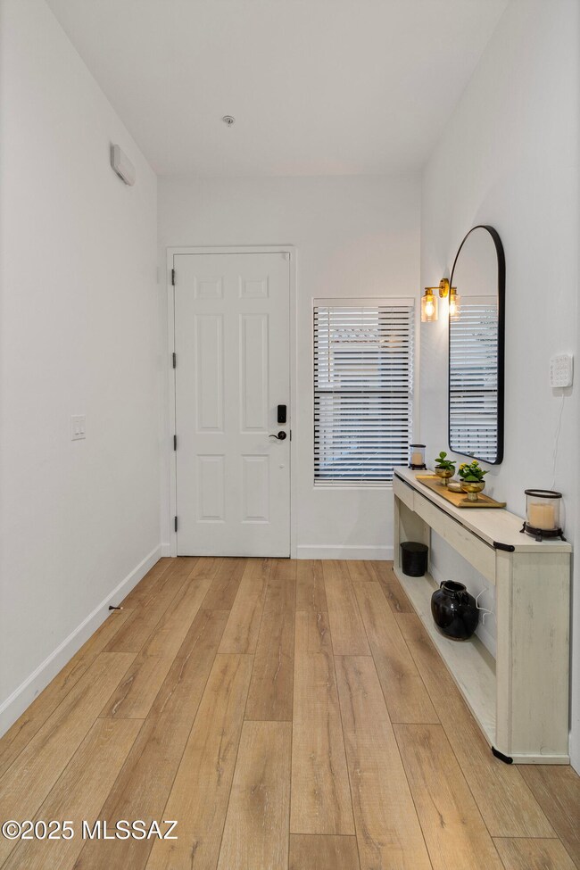 2018 E River Rd #201__024