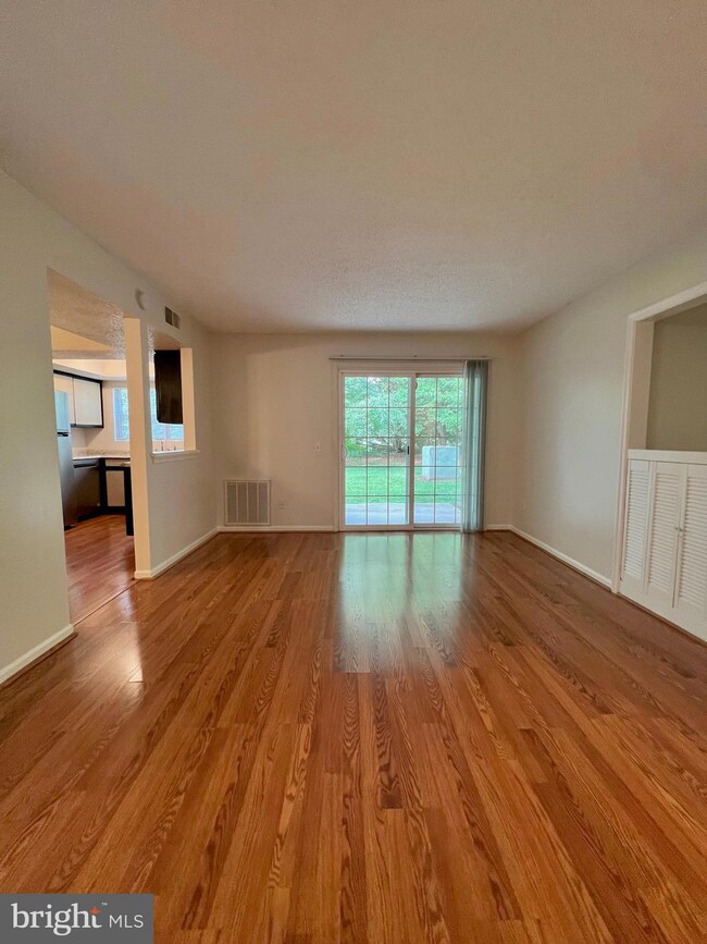 9230 Caspian Way unit 101, Manassas, VA 20110 - photo 3