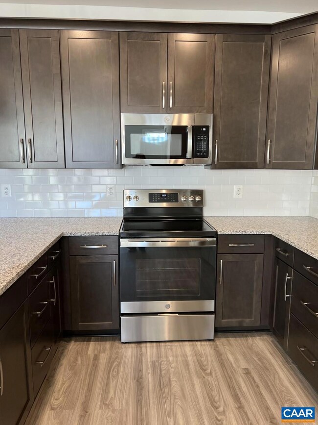 807 Wesley Ln unit A, Charlottesville, VA 22911 - photo 3