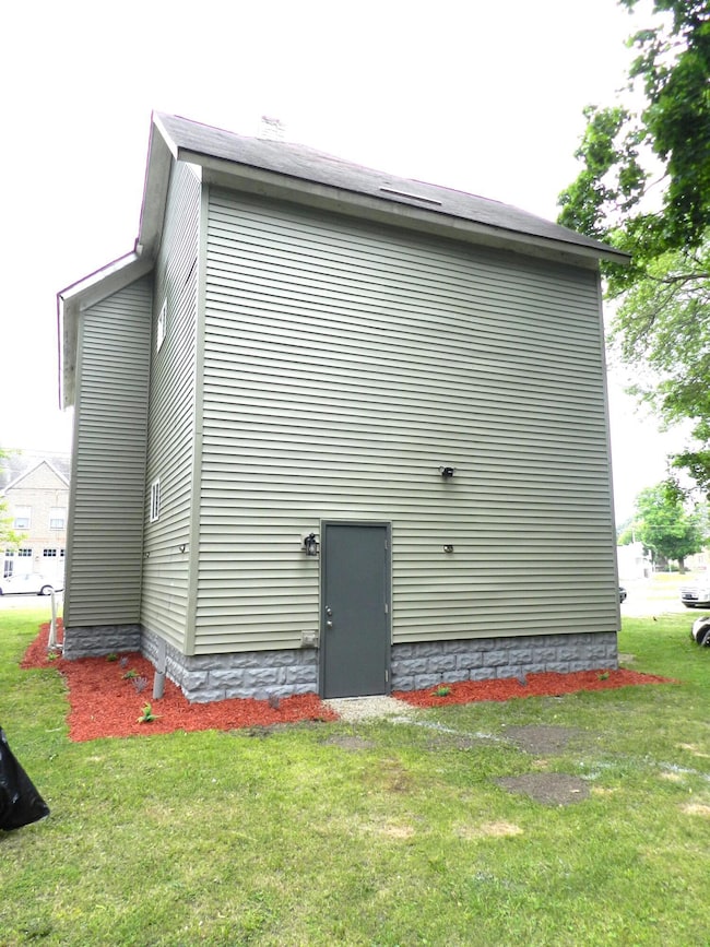 391 Pipestone St, Benton Harbor, MI 49022 - photo 4