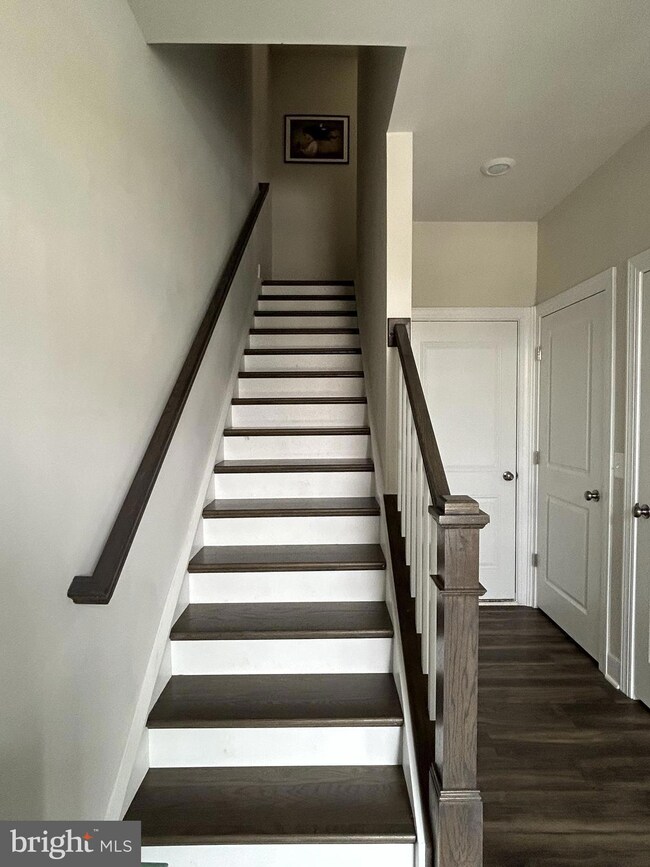 8151 Greenpoint Place, Rockville, MD 20855 - photo 4