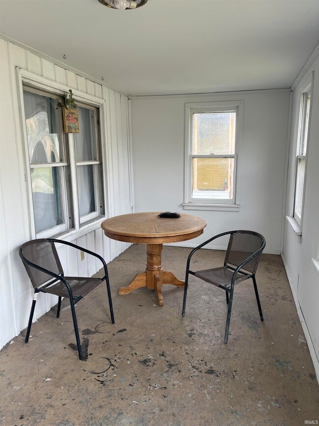 27 E Eberwine Ave, Vincennes, IN 47591 - photo 4