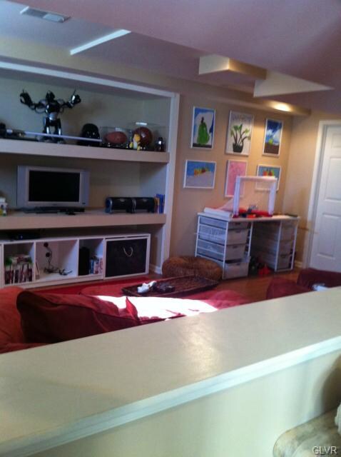 900 Garden Ct, Easton, PA 18040 - photo 3