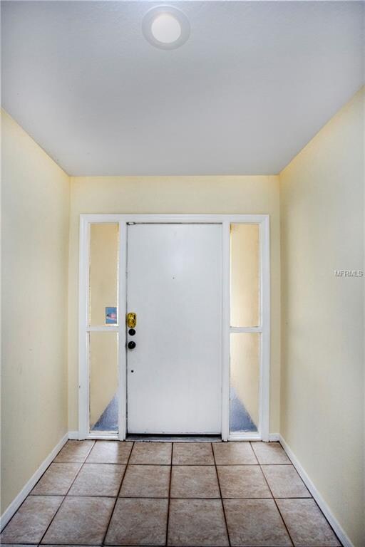 Nice, open foyer...