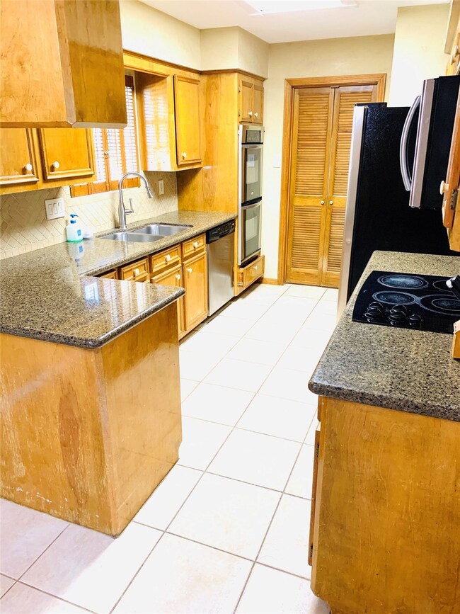 9003 Parkhill Forest Dr, Houston, TX 77088 - photo 3