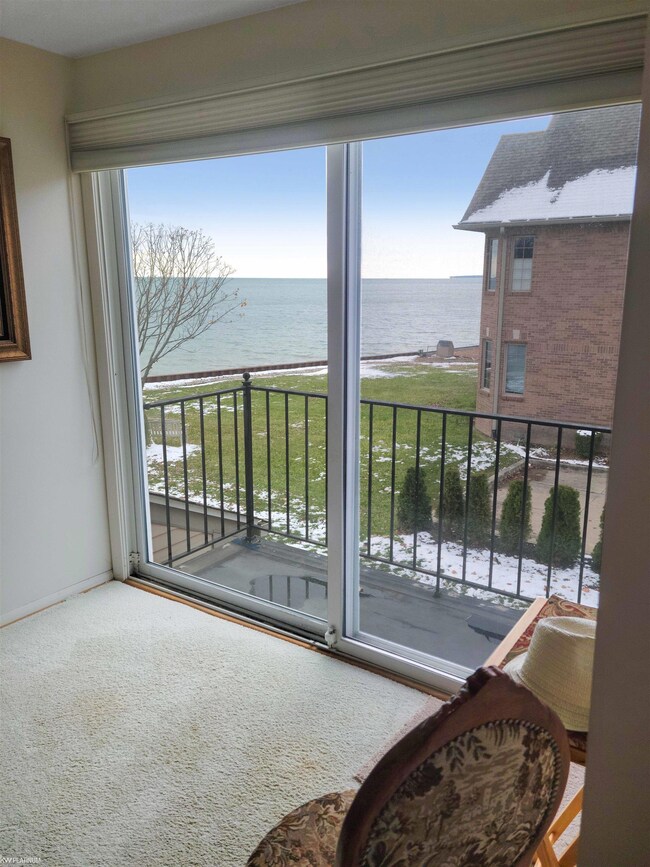 34720 E Lake Dr, Harrison Township, MI 48045 - photo 5