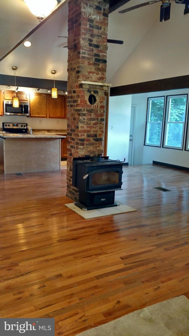 3523 S Mountain Rd, Knoxville, MD 21758 - photo 5