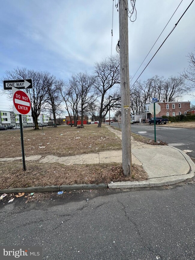 913 Jefferson St, Camden, NJ 08104 - photo 7