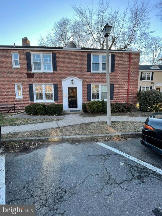222 N Thomas St unit 2223, Arlington, VA 22203 - photo 2