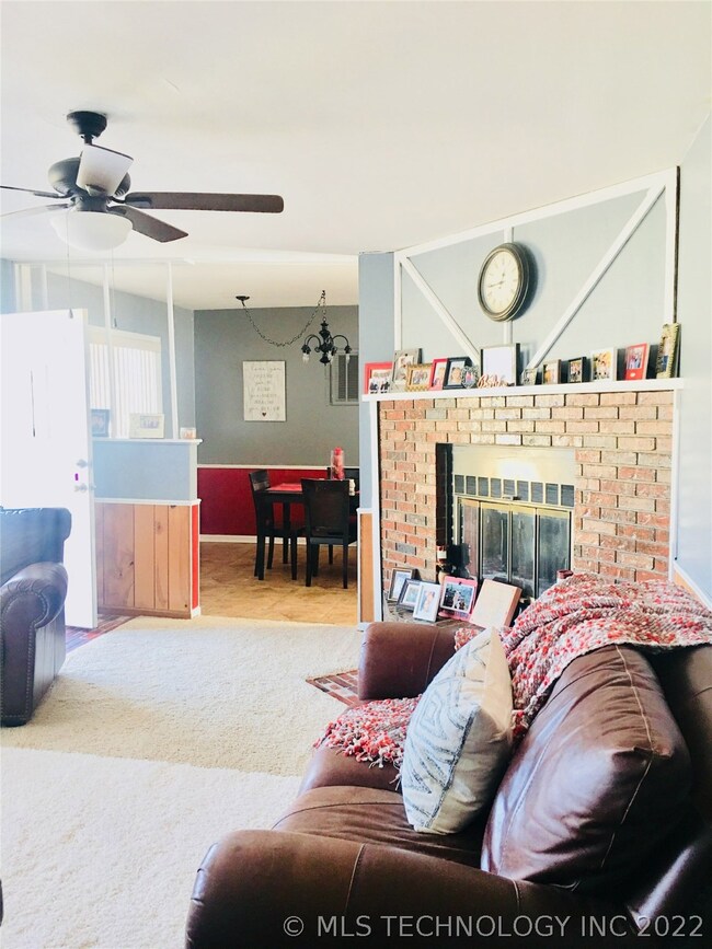 311 E Gum St, Henryetta, OK 74437 - photo 5