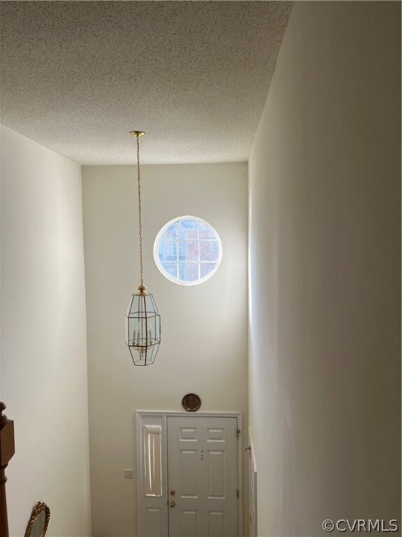 Details featuring a textured ceiling