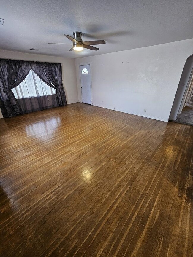 905 Monroe Ave, Alamogordo, NM 88310 - photo 2