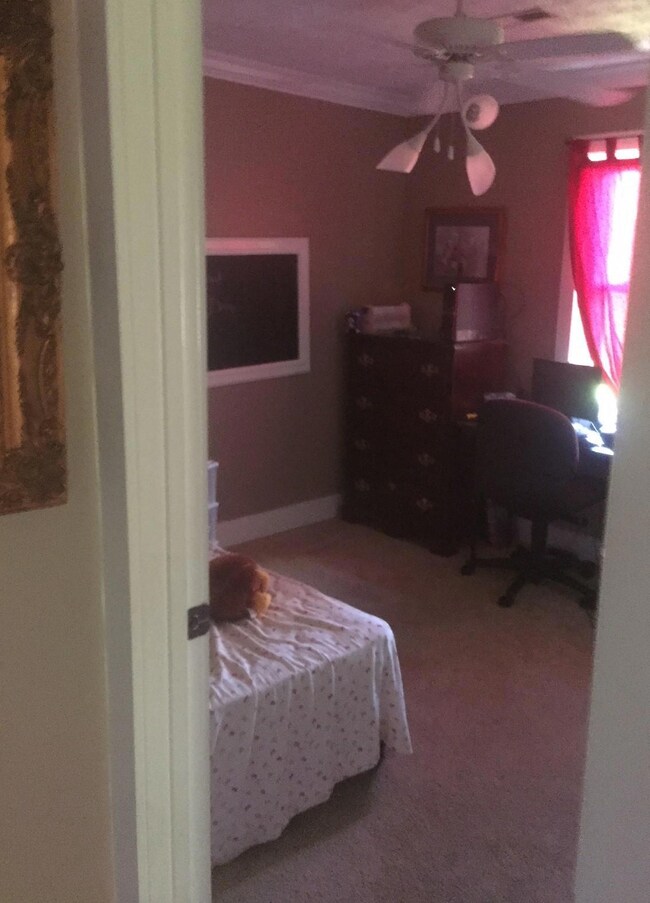 2nd bedroom Up