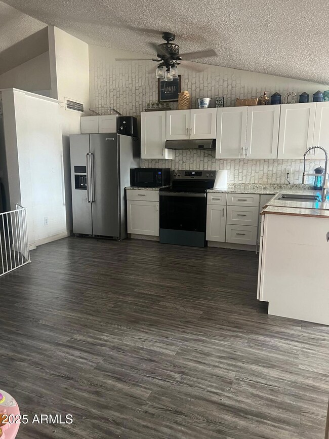 6901 W Monterey Way, Phoenix, AZ 85033 - photo 3