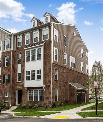 4221 Saunders Tavern Trail is an end unit and has 