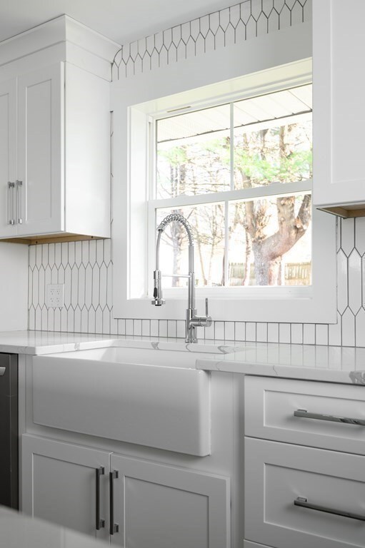 27 Trinity St, Danvers, MA 01923 - photo 4