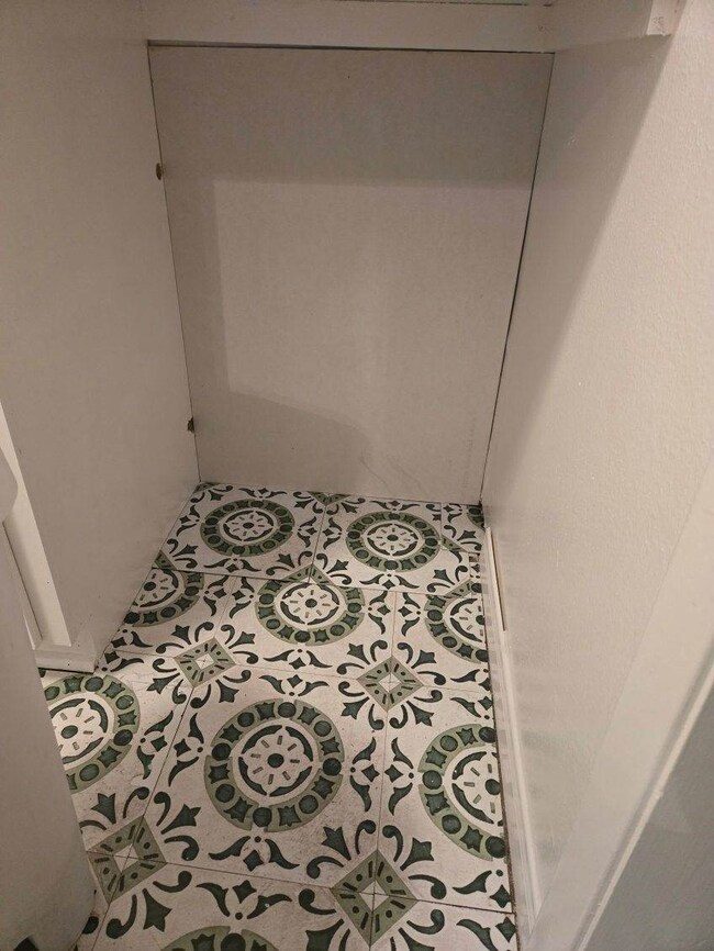 This photo shows a small, enclosed space with deco