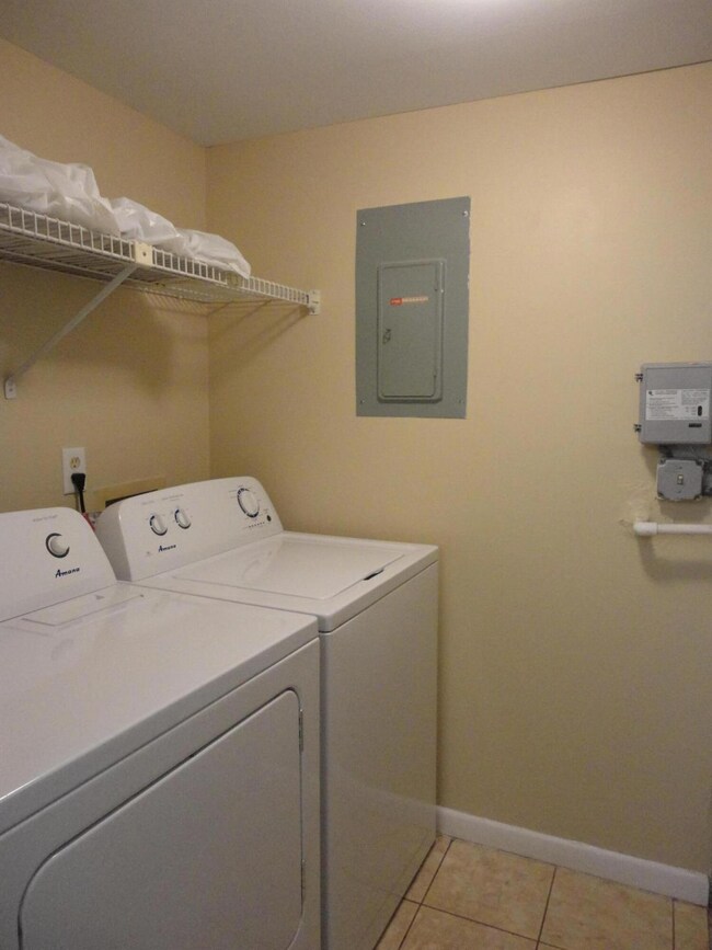 110 Lake Pine Cir unit B-1, Greenacres, FL 33463 - photo 4