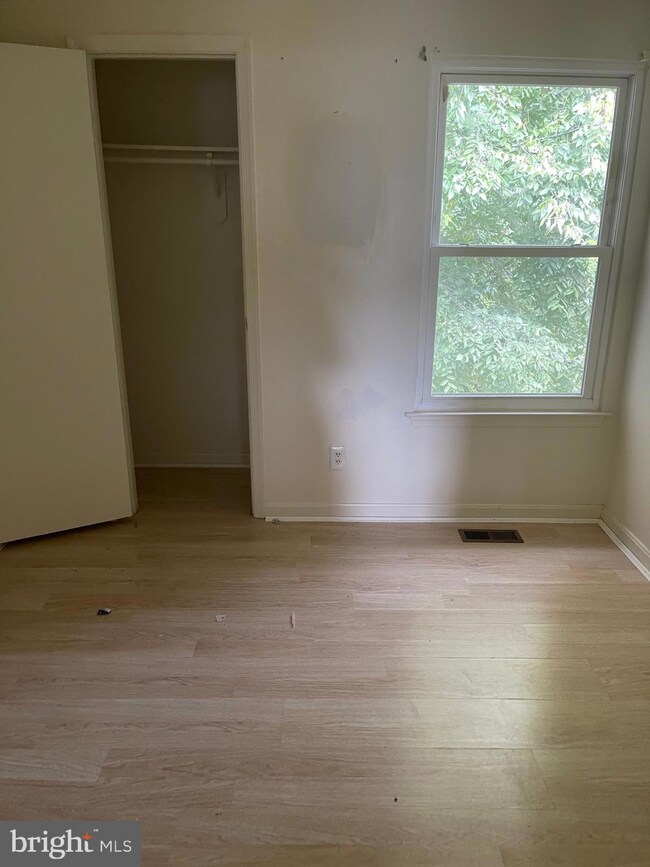 6004 Saint Moritz Dr, Temple Hills, MD 20748 - photo 4