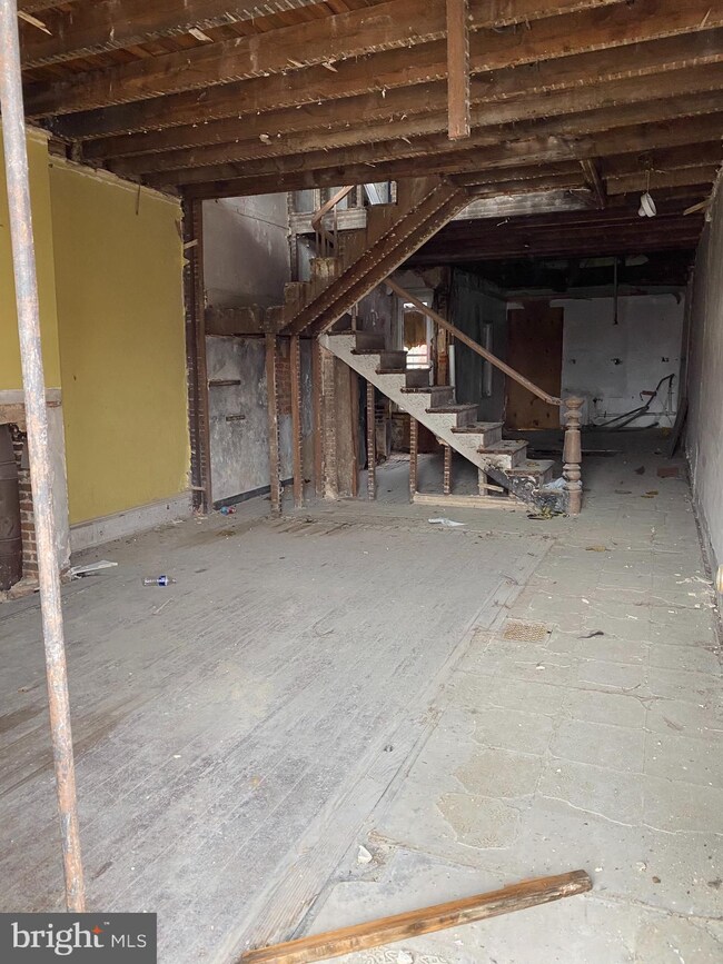 942 W Franklin St, Baltimore, MD 21223 - photo 2