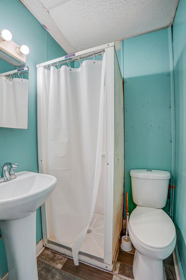 310 E 2nd St, Waterloo, IA 50703 - photo 4