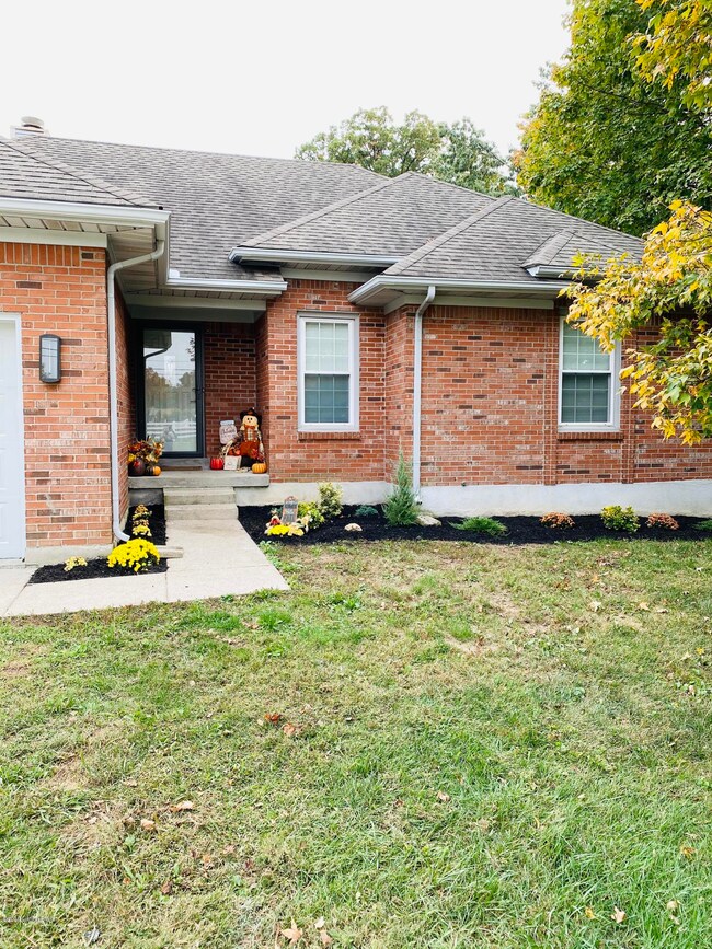 7500 Apple Blossom Place, Louisville, KY 40228 - photo 2