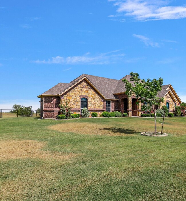 107 Ellis Spring Dr, Weatherford, TX 76085 - photo 2