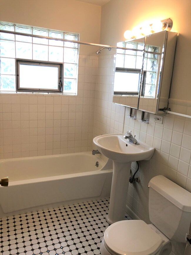 1011 Taft Ave unit 3B, Wheaton, IL 60189 - photo 6