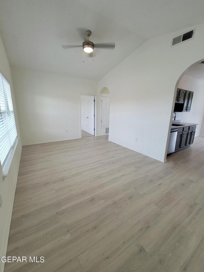 636 Desierto Bonito St, Horizon City, TX 79928 - photo 5