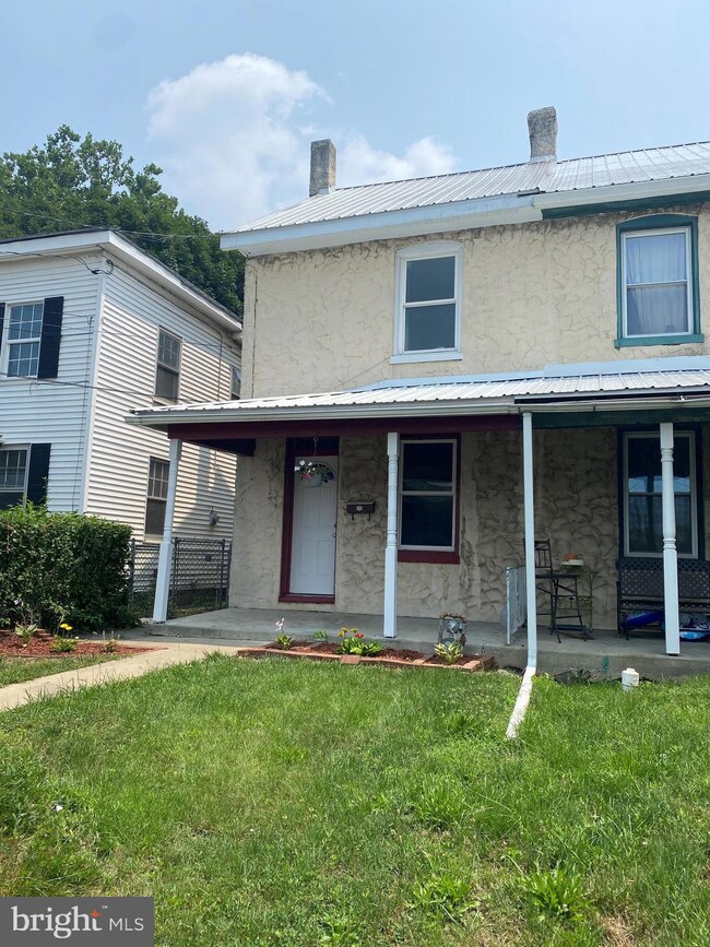 712 Cleveland Ave, Chambersburg, PA 17201 - photo 2