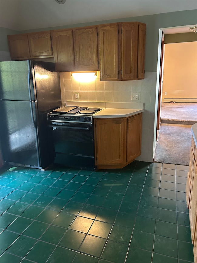 12 Central St unit Bottom Floor, Derry, NH 03038 - photo 3