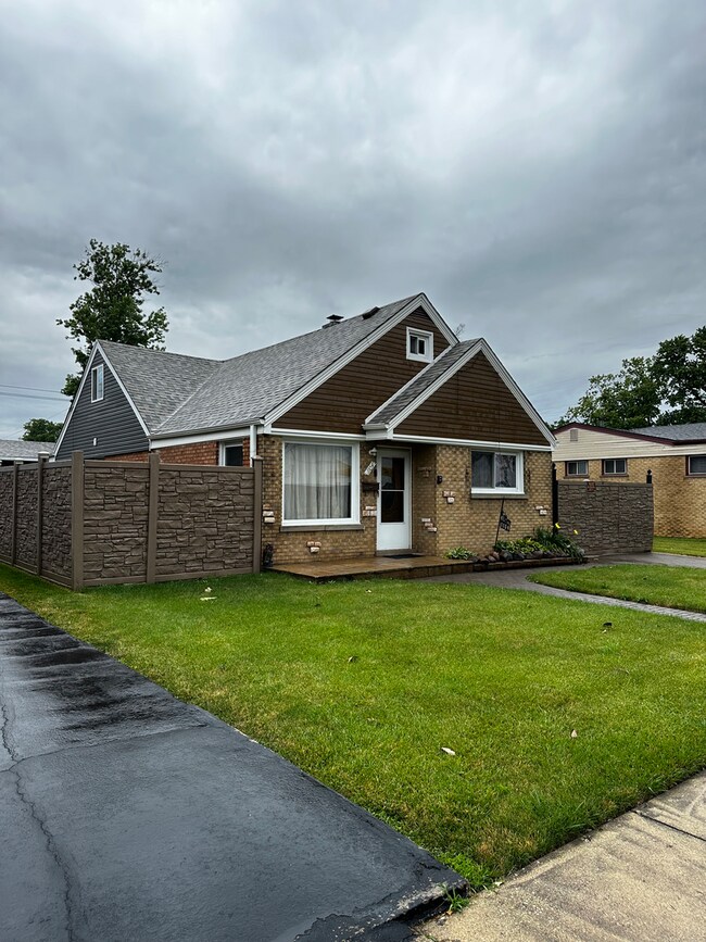 1104 N Taft Ave, Berkeley, IL 60163 - photo 3