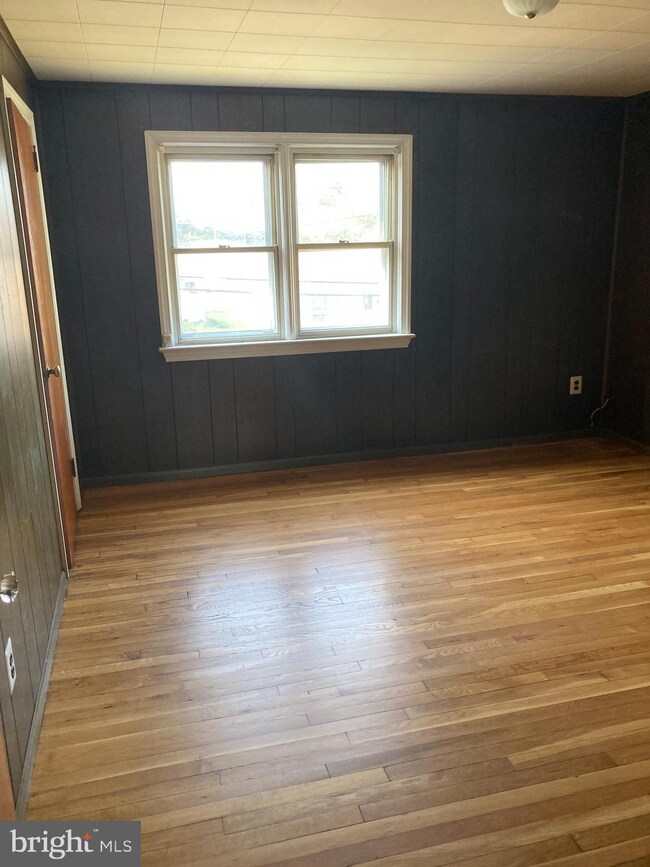 448 Thomson Ave, Paulsboro, NJ 08066 - photo 5