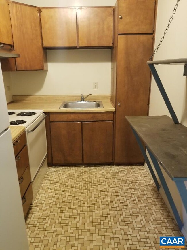1215 Wertland St unit B43, Charlottesville, VA 22903 - photo 5