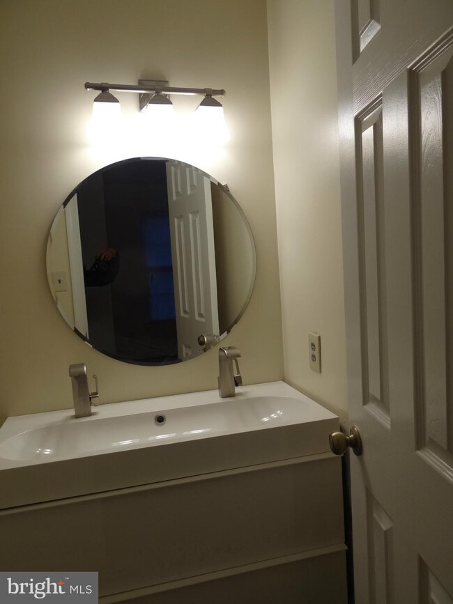 4045 Chetham Way unit 18, Woodbridge, VA 22192 - photo 3