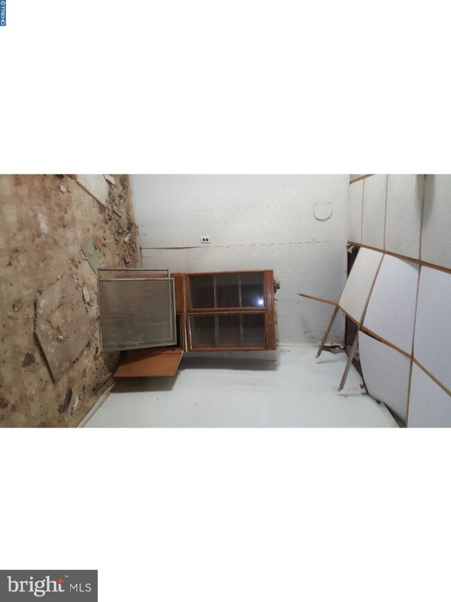 907 Douglass St, Camden, NJ 08103 - photo 5