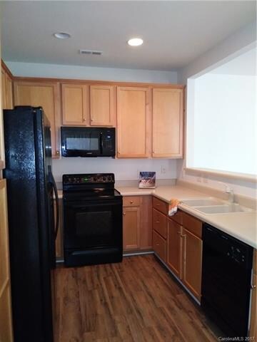 Kitchen w/ 42