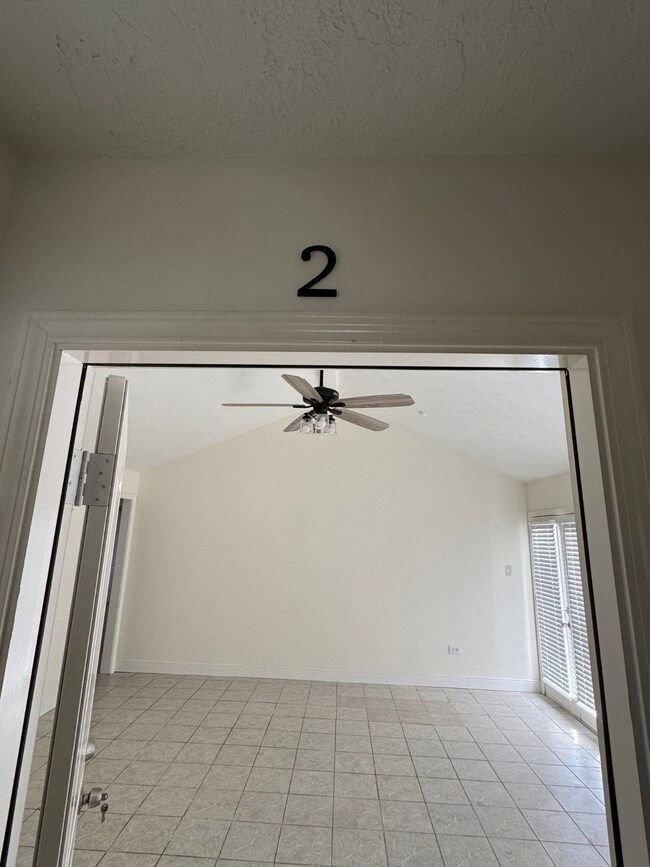 10134 Kirkglen Dr unit 2, Houston, TX 77089 - photo 2
